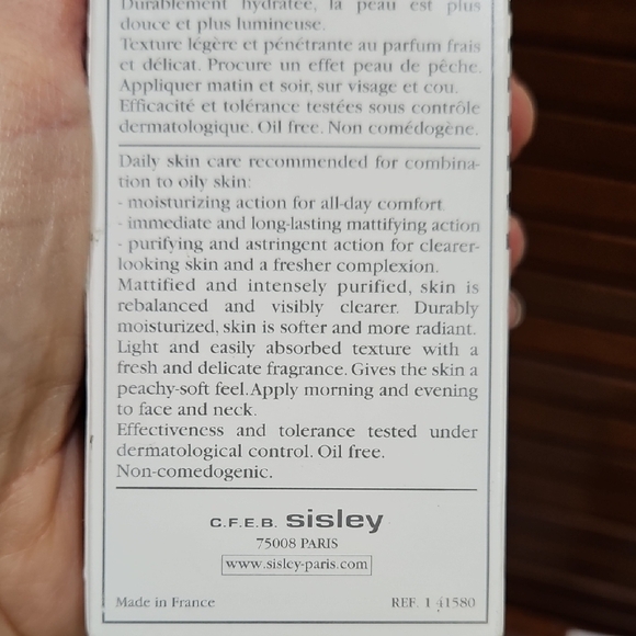 Sisley Mattifying Moisturizer with Tropical Resins - Picture 4 of 11